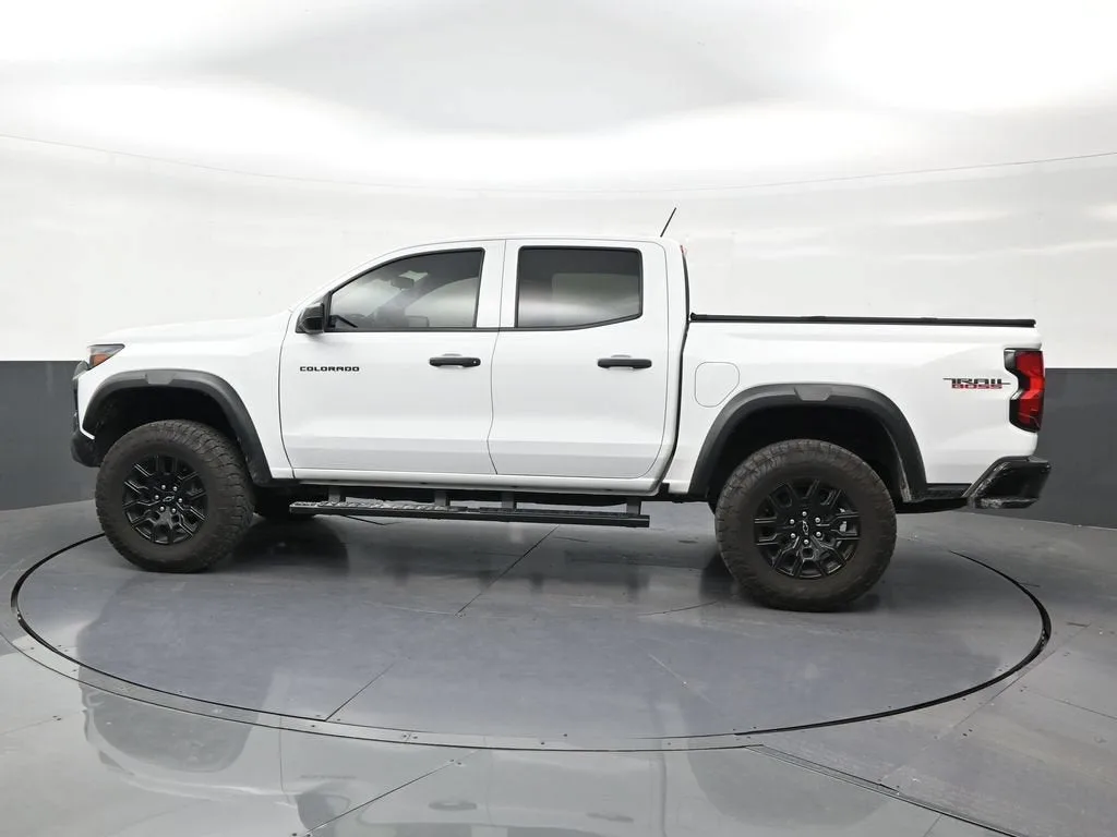 2024 Chevrolet Colorado Trail Boss photo 2
