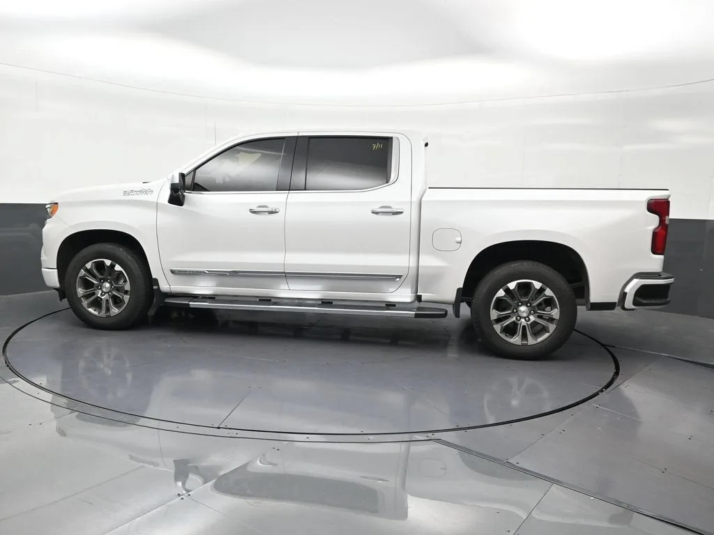 2023 Chevrolet Silverado 1500 High Country photo 2