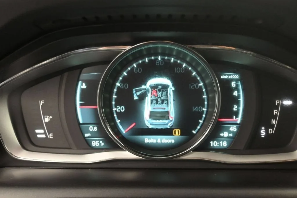 2015 Volvo XC60 T6 Premier Plus photo 12