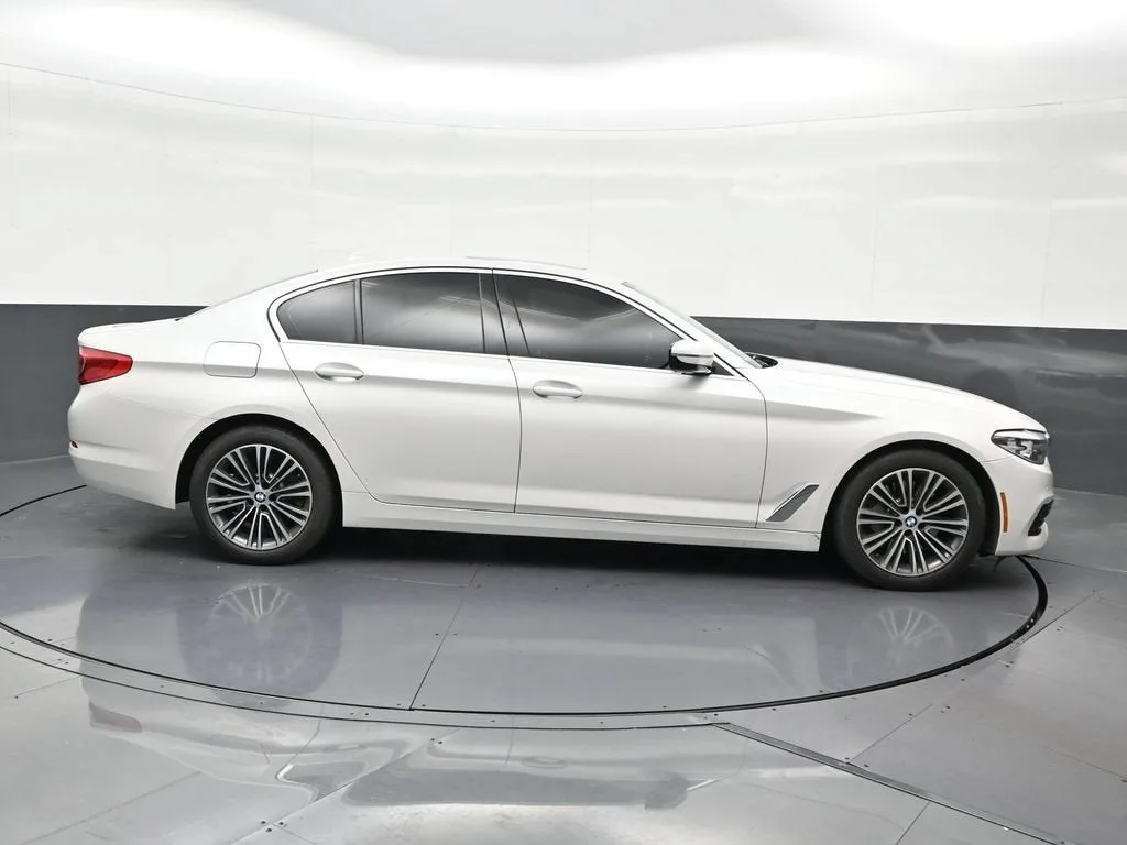 2019 BMW 5 Series 530i photo 7