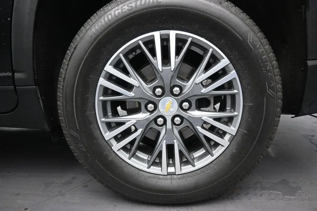 2025 Chevrolet Traverse LT photo 10