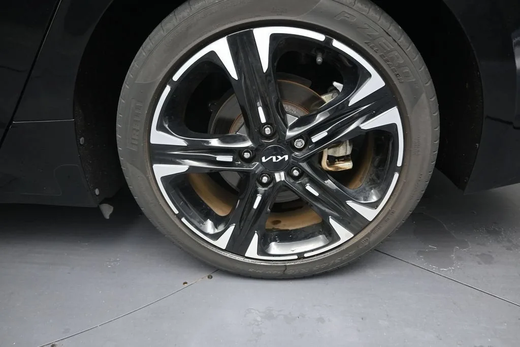 2023 Kia K5 GT-Line photo 10