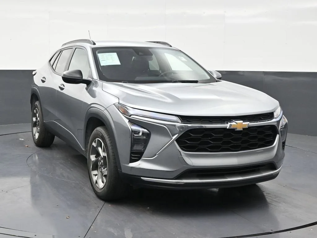 2024 Chevrolet Trax LT photo 7