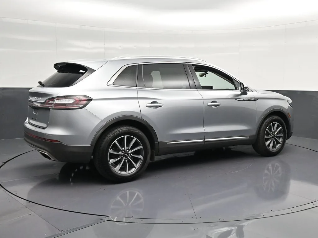 2021 Lincoln Nautilus Standard photo 3