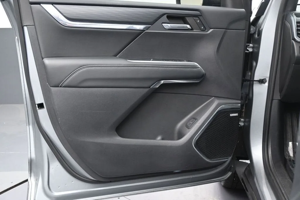 2024 GMC Acadia Elevation photo 11