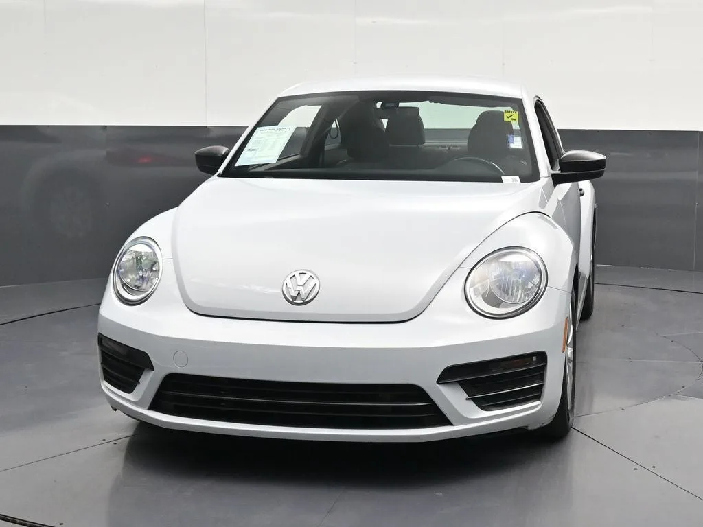 2017 Volkswagen Beetle 1.8T S photo 6