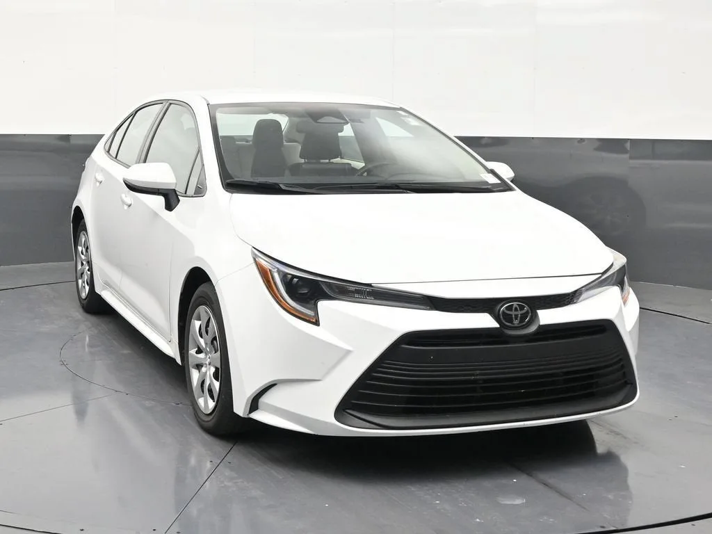2025 Toyota Corolla LE photo 7