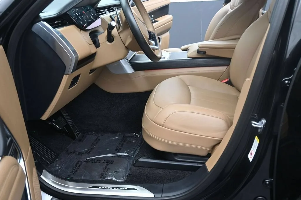 2025 Land Rover Range Rover P400 SE photo 10