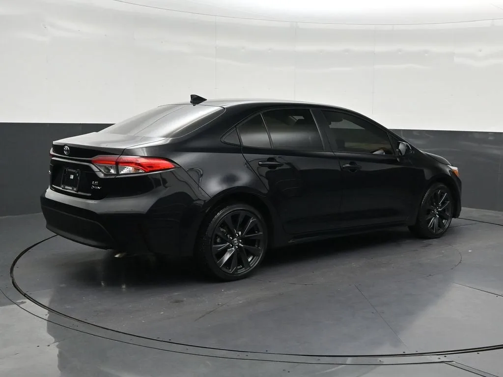 2026 Toyota Corolla Hybrid LE photo 5