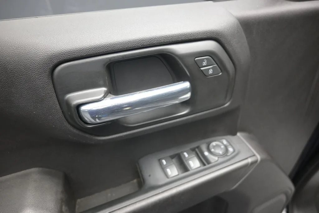 2023 Chevrolet Silverado 1500 Custom photo 10