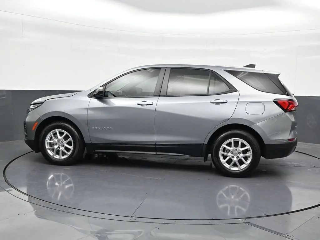 2024 Chevrolet Equinox LS photo 2