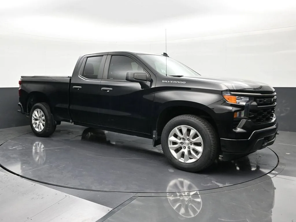 2023 Chevrolet Silverado 1500 Custom photo 7