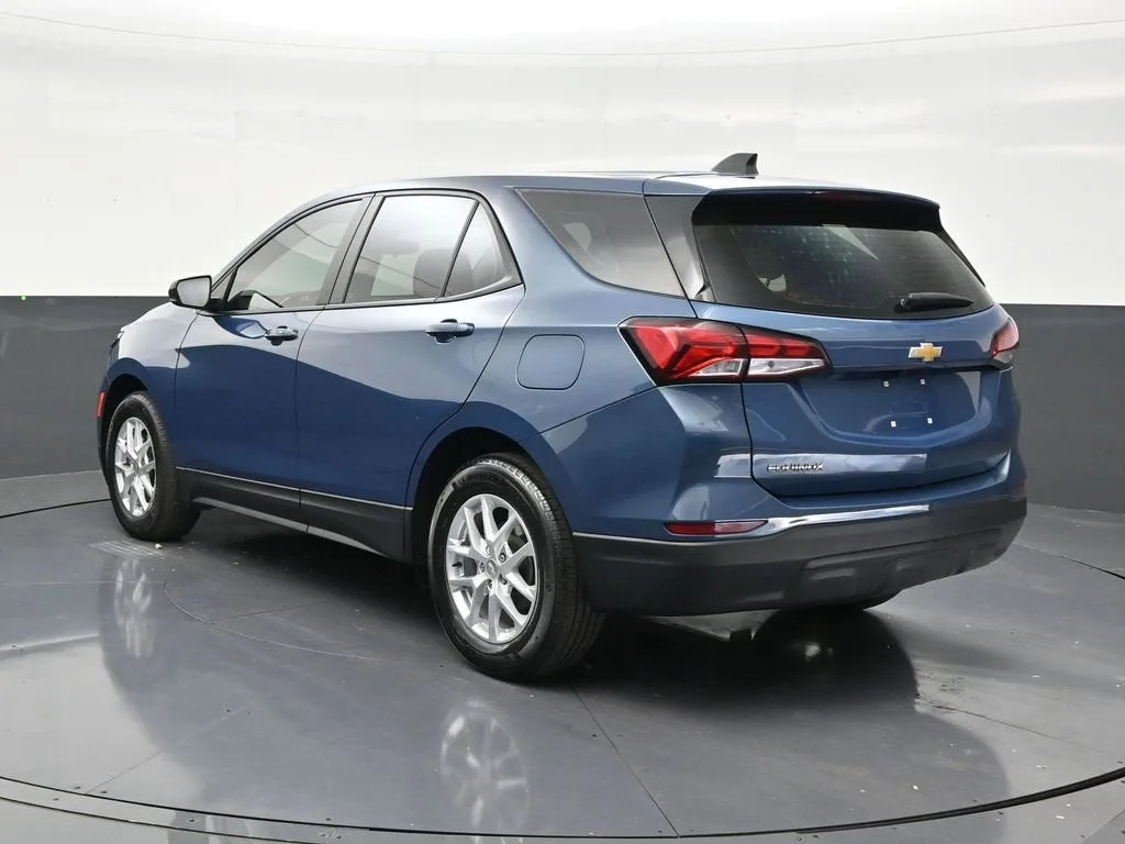 2024 Chevrolet Equinox LS photo 3