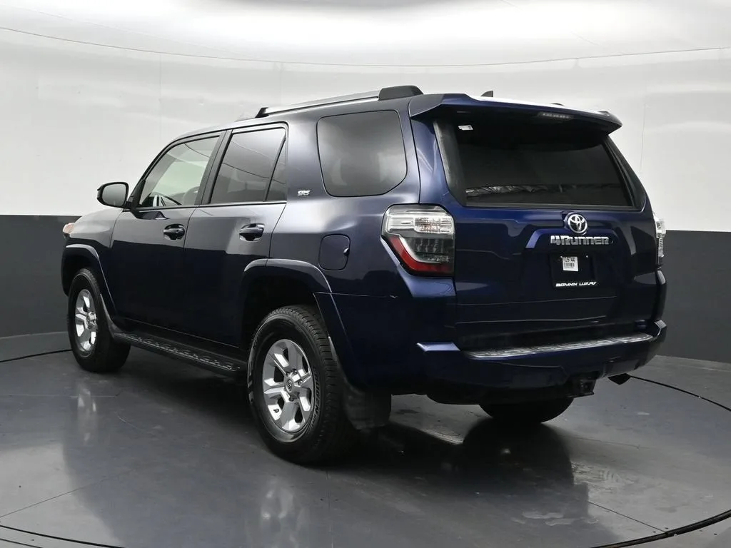 2020 Toyota 4Runner SR5 photo 3