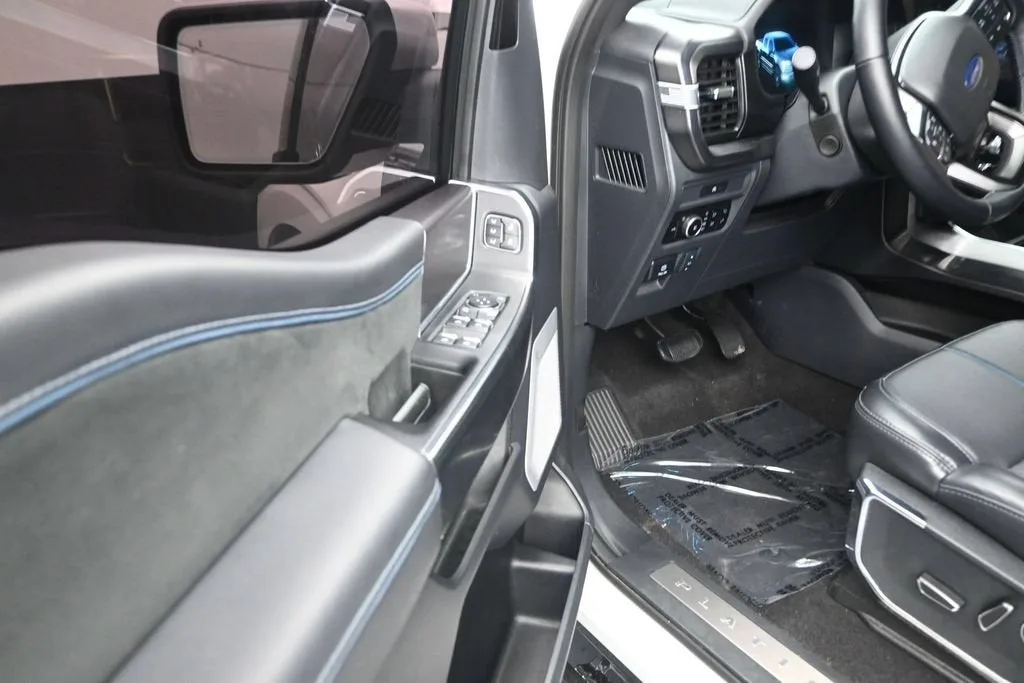 2025 Ford F-150 Platinum photo 10