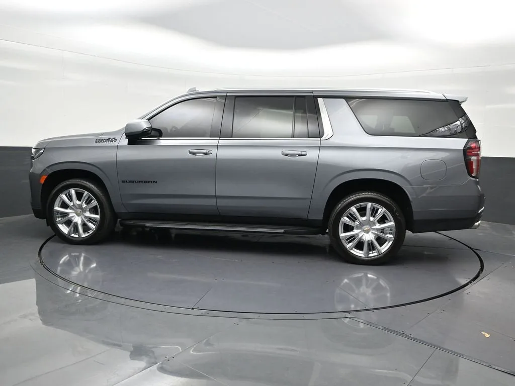 2021 Chevrolet Suburban High Country photo 2