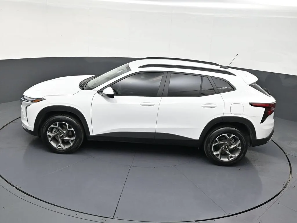 2024 Chevrolet Trax LT photo 10