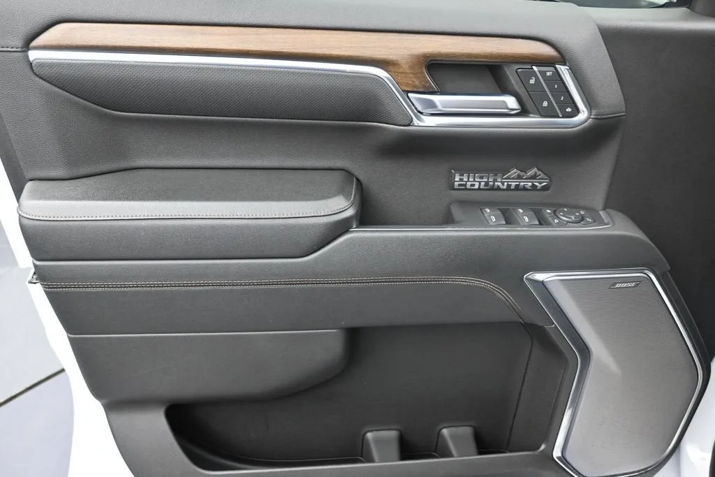 2024 Chevrolet Silverado 1500 High Country photo 11