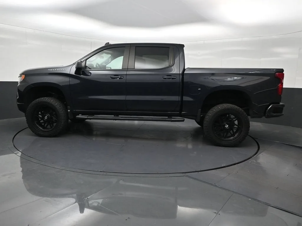 2024 Chevrolet Silverado 1500 RST photo 2