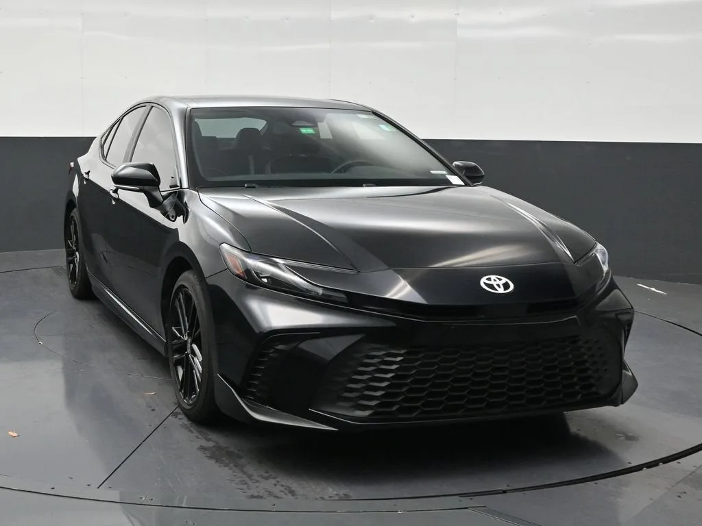 2025 Toyota Camry SE photo 7