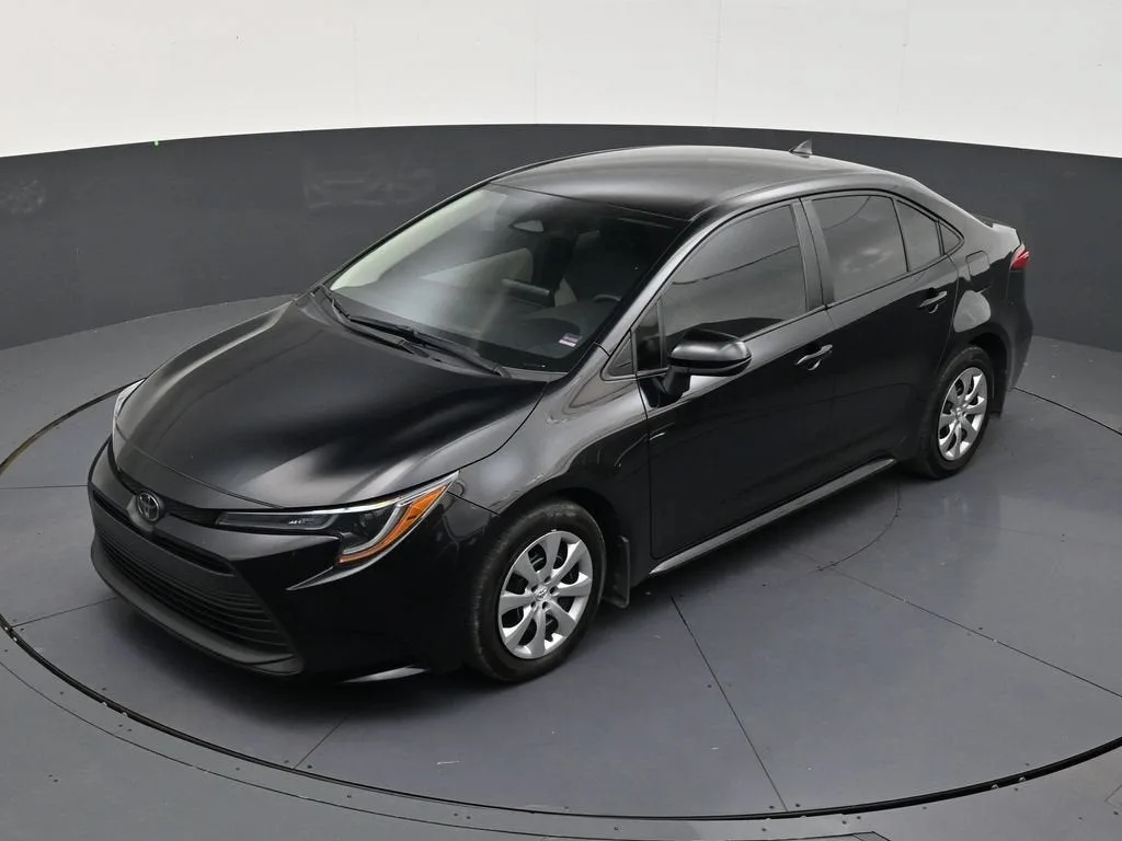 2025 Toyota Corolla LE photo 12