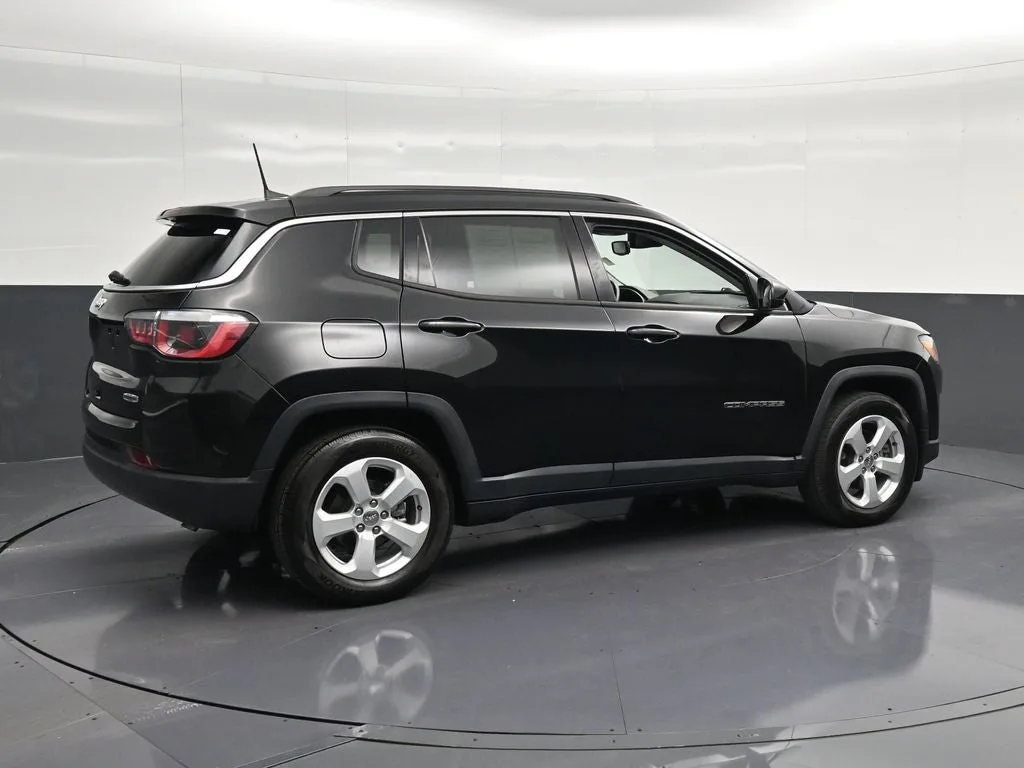 2019 Jeep Compass Latitude photo 3