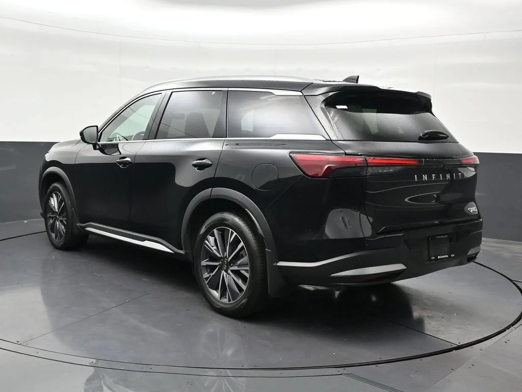 2026 INFINITI QX60 LUXE photo 3