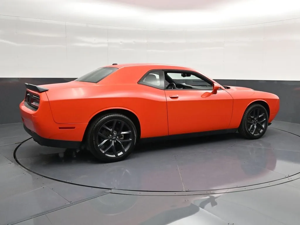 2021 Dodge Challenger SXT photo 3