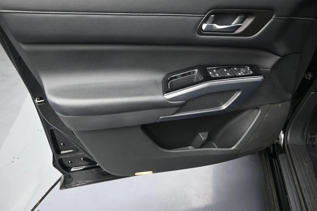 2022 Nissan Pathfinder SL 2WD photo 10