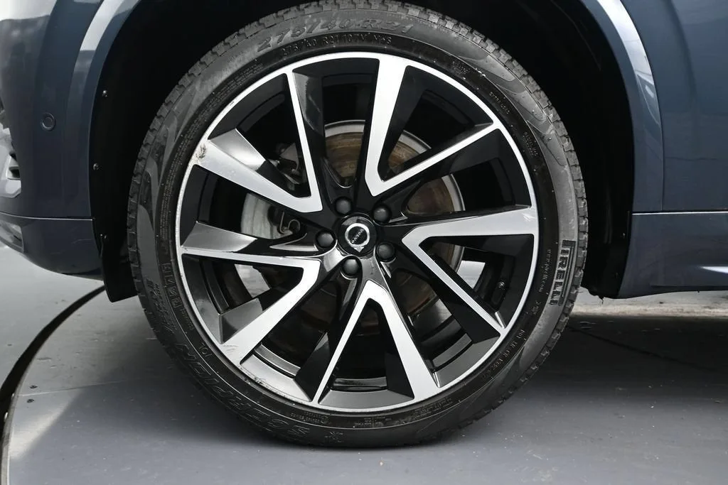 2023 Volvo XC90 B6 Plus 6-Seater photo 10