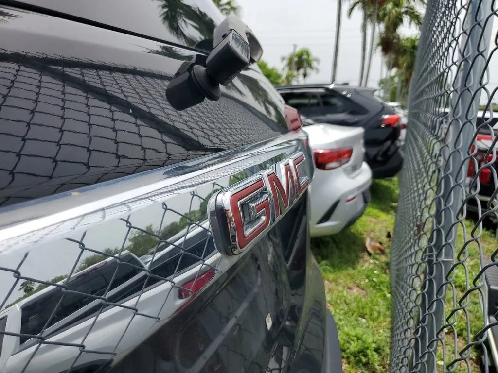 2022 GMC Acadia SLT photo 6