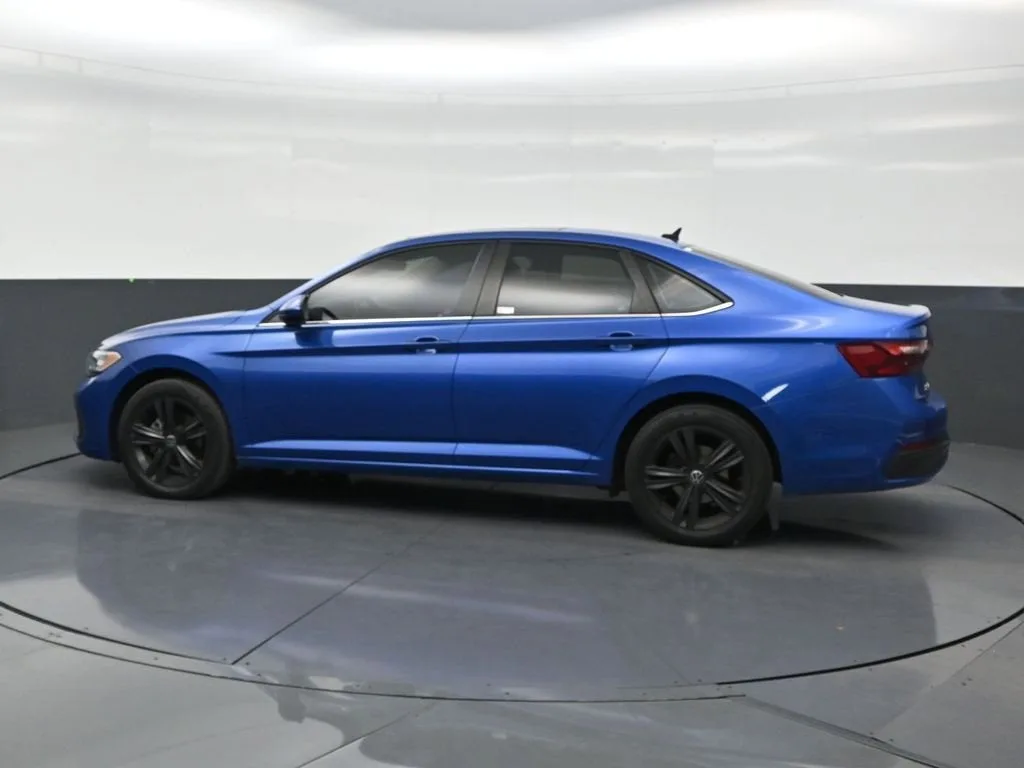 2023 Volkswagen Jetta SE photo 2