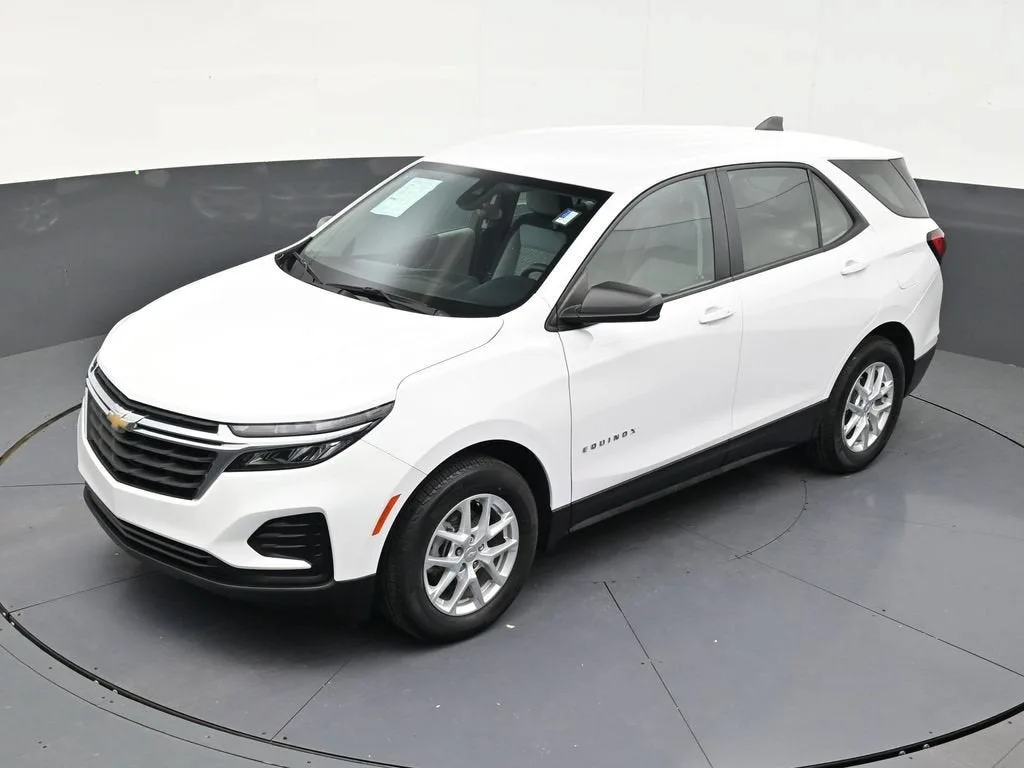 2024 Chevrolet Equinox LS photo 9
