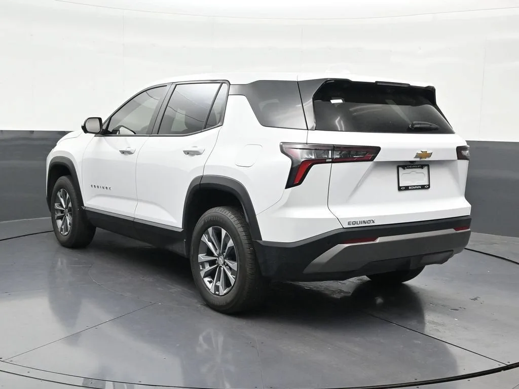 2025 Chevrolet Equinox LT photo 3
