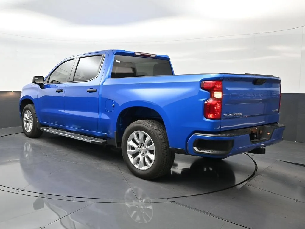 2025 Chevrolet Silverado 1500 Custom photo 3