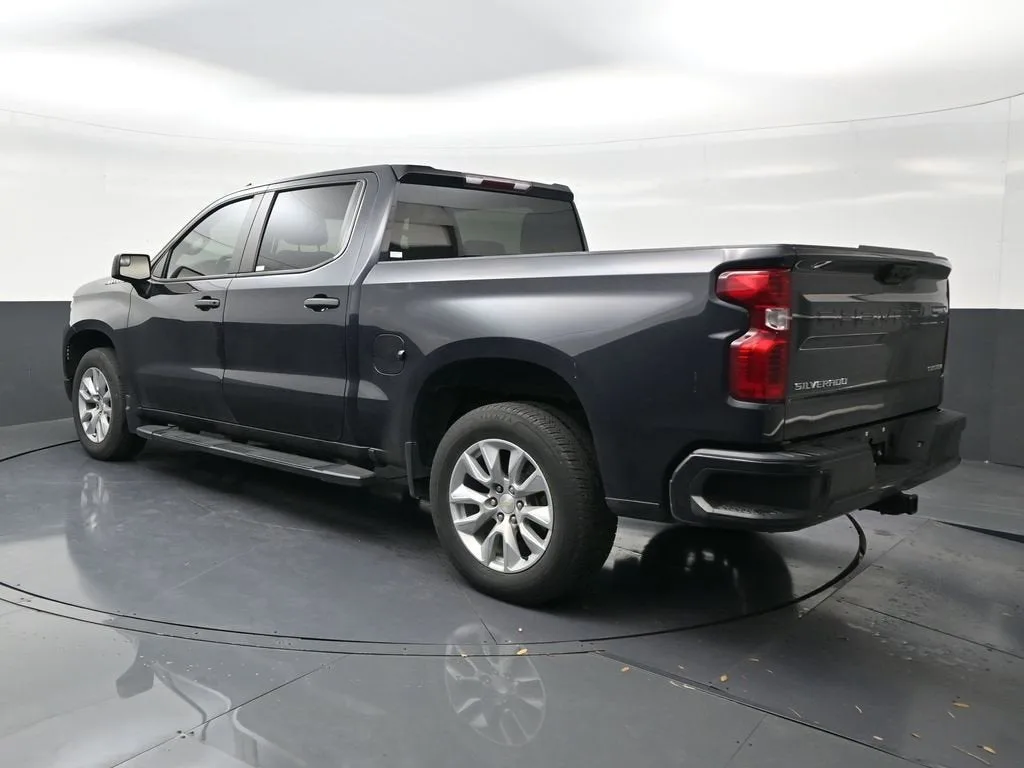 2023 Chevrolet Silverado 1500 Custom photo 3