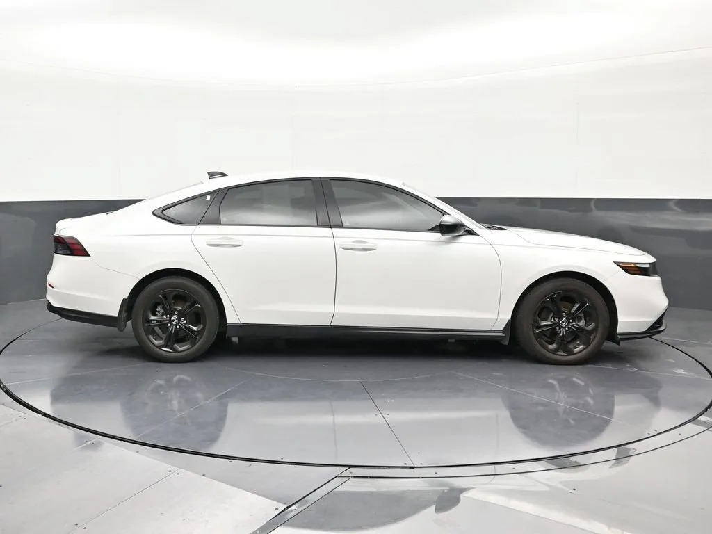 2025 Honda Accord Sedan SE photo 6