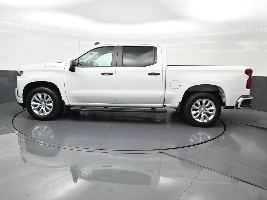 2020 Chevrolet Silverado 1500 Custom photo 2