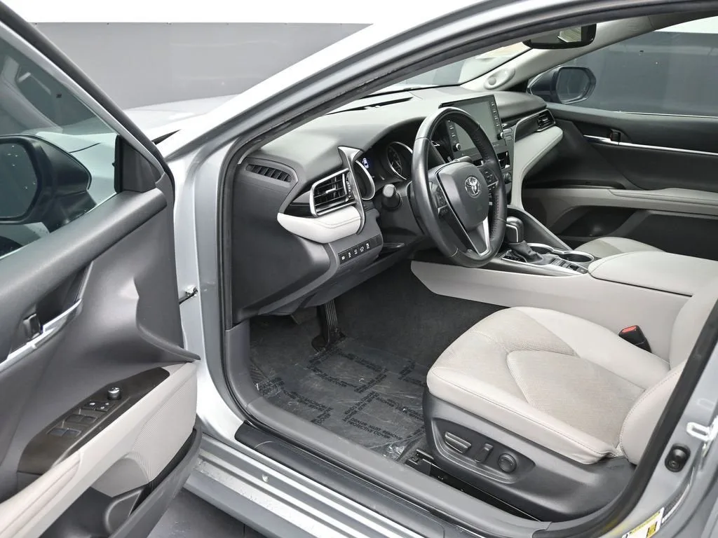 2022 Toyota Camry XLE photo 10