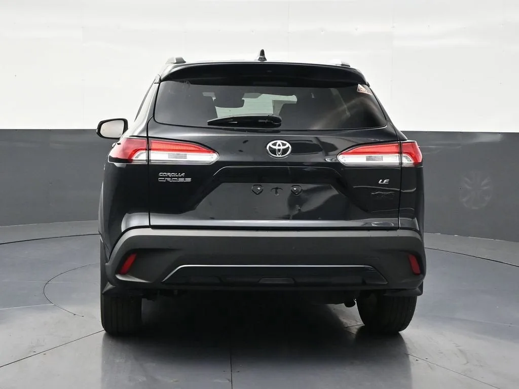 2024 Toyota Corolla Cross LE photo 4
