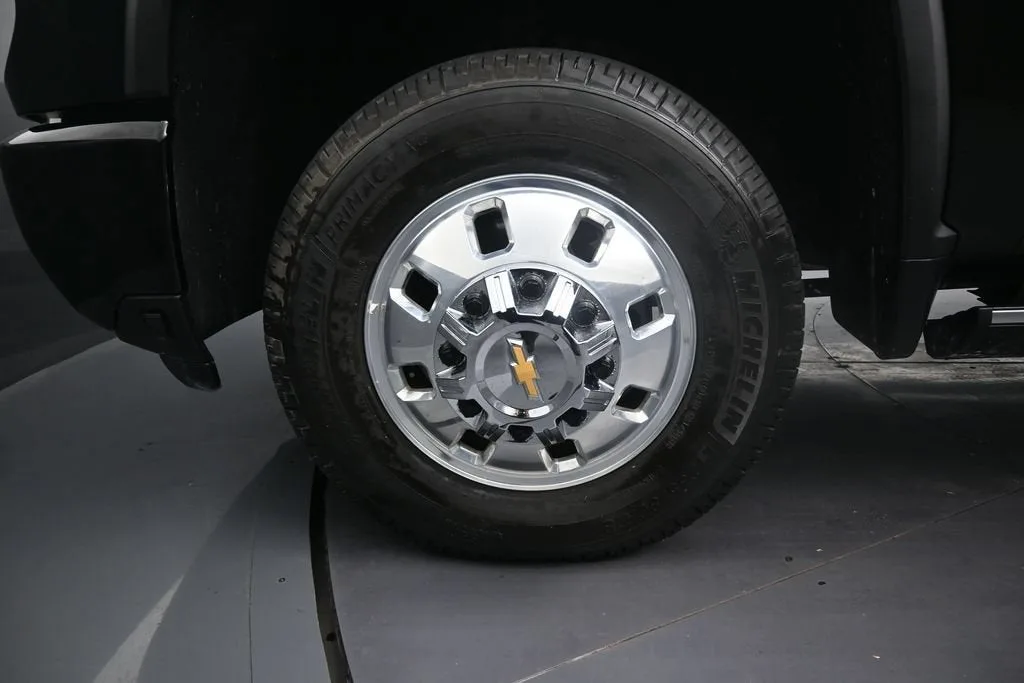 2026 Chevrolet Silverado 3500 HD High Country DRW photo 10