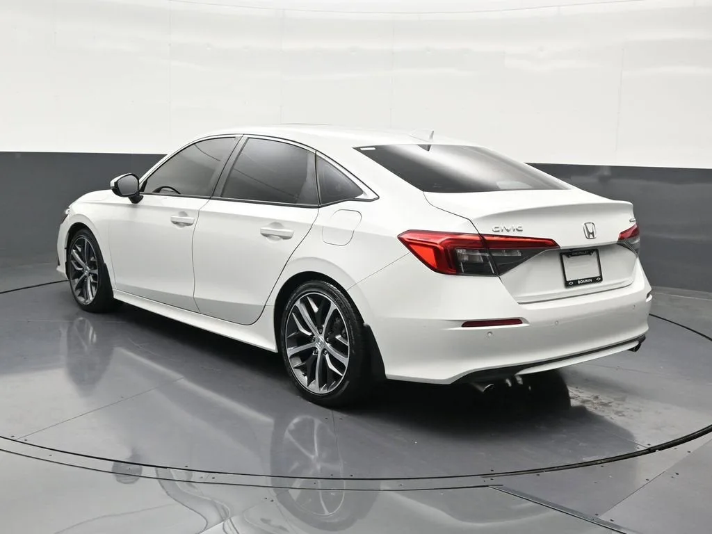 2022 Honda Civic Sedan Touring photo 3