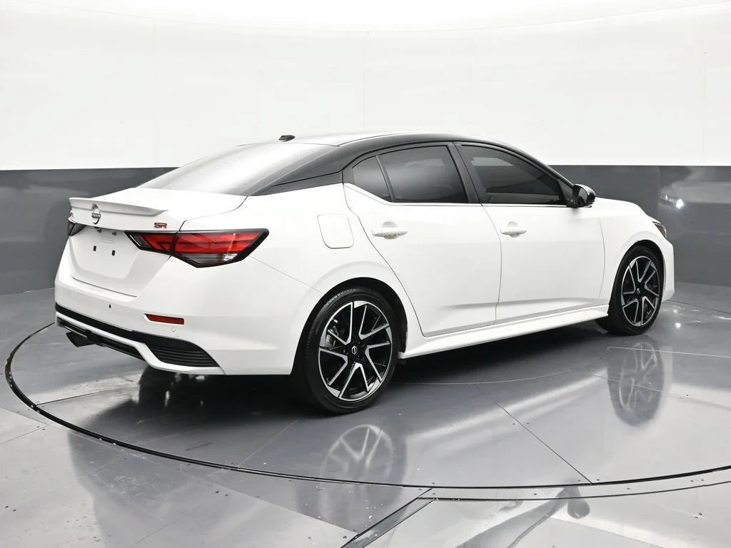 2024 Nissan Sentra SR Xtronic CVT photo 5