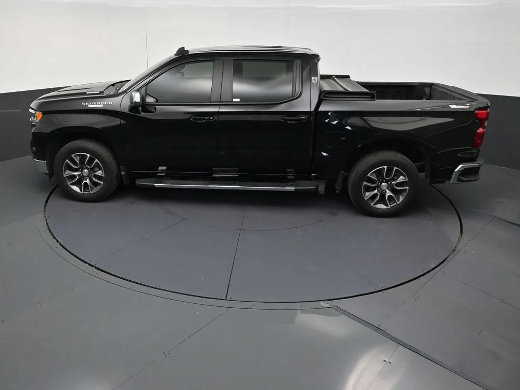 2021 Chevrolet Silverado 1500 RST photo 10