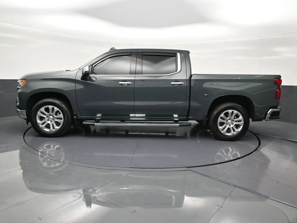 2025 Chevrolet Silverado 1500 LTZ photo 2