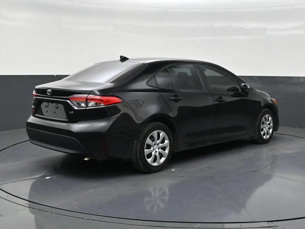 2025 Toyota Corolla LE photo 5