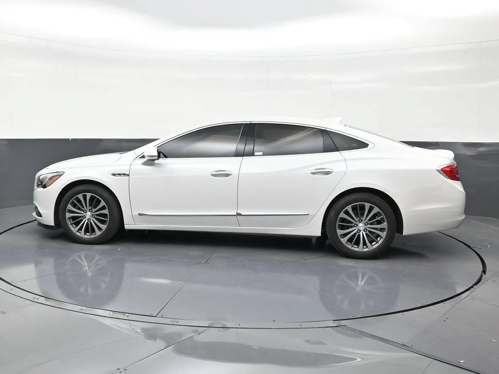 2019 Buick LaCrosse Essence photo 2