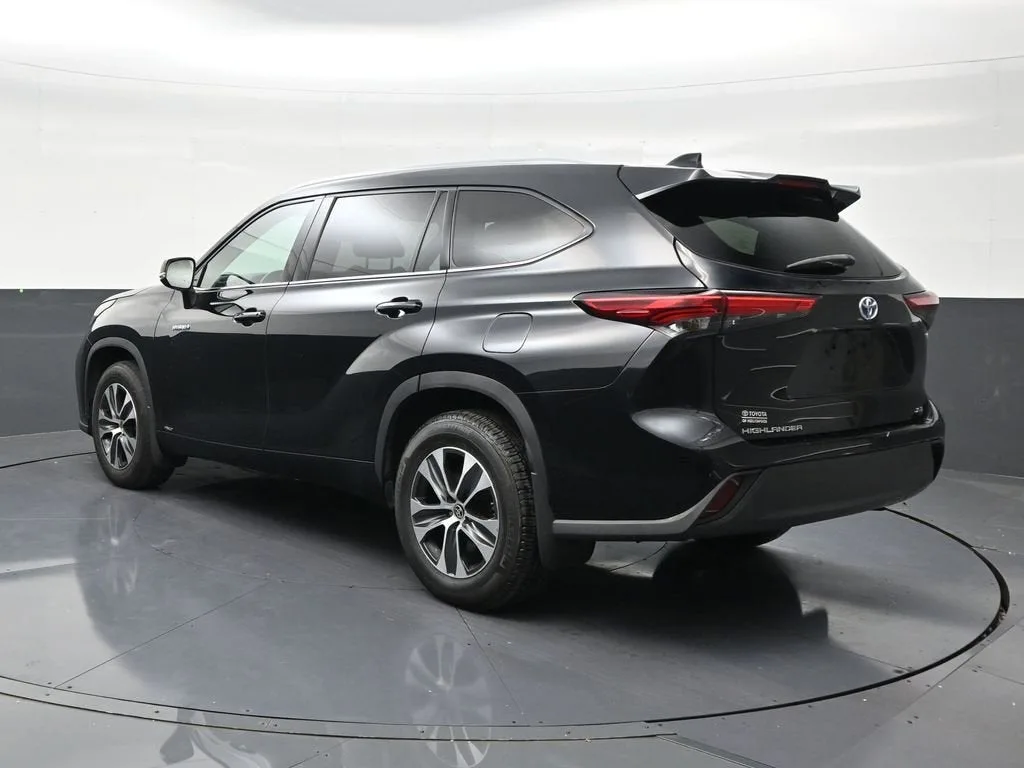 2021 Toyota Highlander Hybrid XLE photo 3