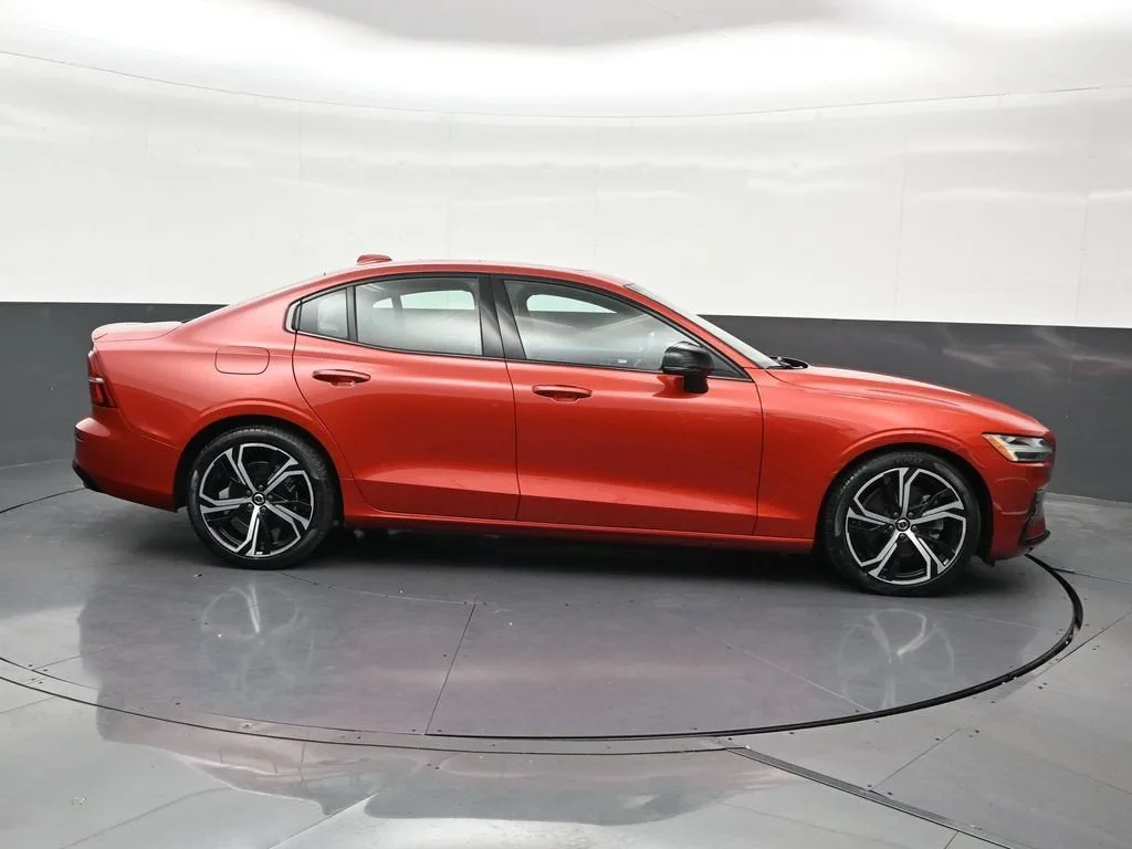 2023 Volvo S60 B5 Core Dark Theme photo 7