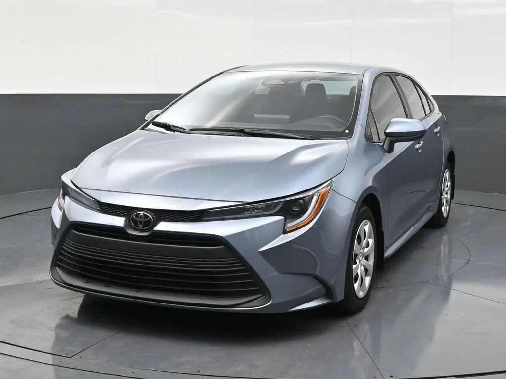 2025 Toyota Corolla LE photo 8
